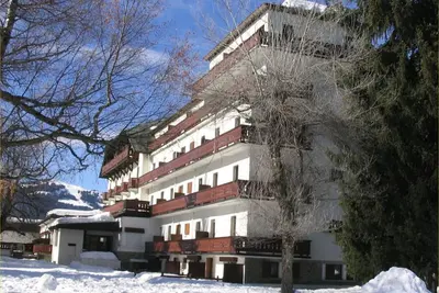 Image de Appartement 6 personnes. A 300m du télécabine du Mt d Arbois. Piscine intérieure