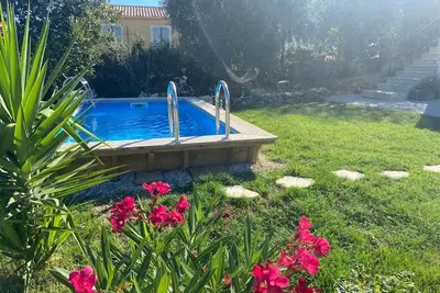 Image de Chambre-Studio avec jardin & piscine dans village animé à 10mn des plages