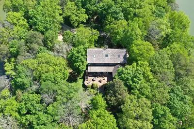 Image de Maison de luxe Domaine du lac Douglas. 70 hectares avec seulement 2 maisons.