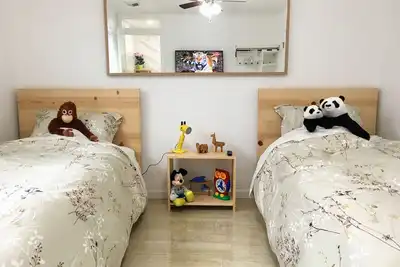 Image de Maison de ville moderne et entièrement meublée, près de la plage, des boutiques, de l'aéroport, de l'aéroport et de Disney