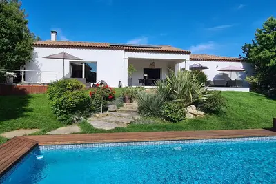 Image de Villa moderne au coeur d'un village medieval proche de Montpellier et de la mer