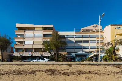 Image de Le Lavandou, T2 pour 4 personnes, face mer, situation exceptionnelle