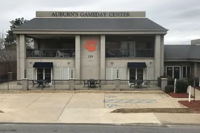 Image de Fabulous Condo Unit - Le plus proche du stade Au, de l'arène et du parc Plainsman!