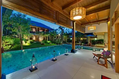 Image de Best Family Spacious Villa 9br by the beach Seminyak