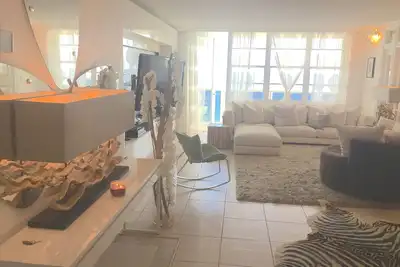 Image de Tomber Amoureux! Vue directe sur l'océan 60 'wrap autour de balcon face à la plage!