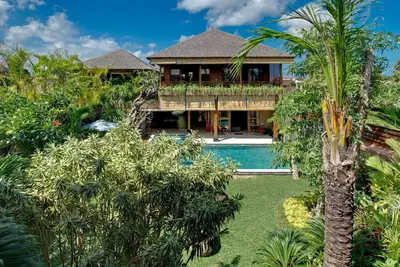 Image de Grand jardin tropical 8br Villa près de la plage, Seminyak