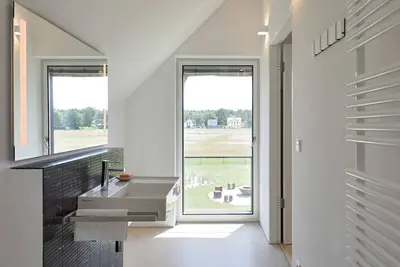 Image de Maison d'architecte individuelle indépendante offrant tout le confort, cheminée, sauna, grand jardin, vue. . . . - Seestück Prerow