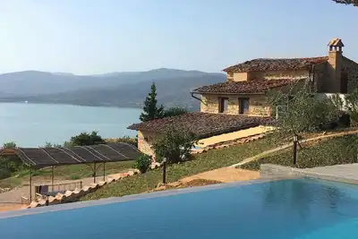 Image de Villa à Cortona avec piscine privée