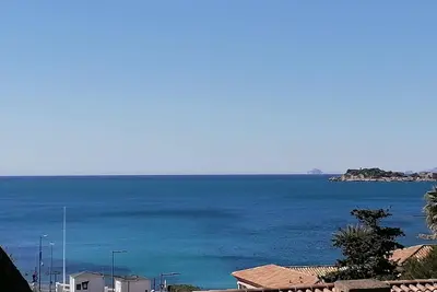 Image de Sanary, T2 dans petite maison, très belle vue mer, jardin, proche plage