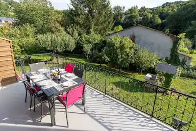 Image de Maison equipee + Centre village aveyron 120m2 jardin terrasse wifi 3 chambres