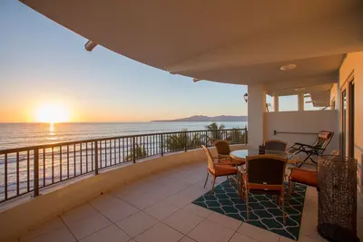 Image de Magnifique condo en bord de mer dans un petit bâtiment privé