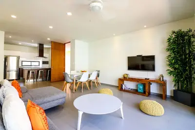 Image de Condo neuf à proximité de la 5e Avenue et de la plage 306