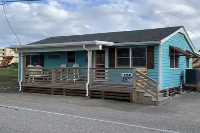 Image de Bungalow à accès direct à la plage! Réservation pour l'automne 2019-2020!