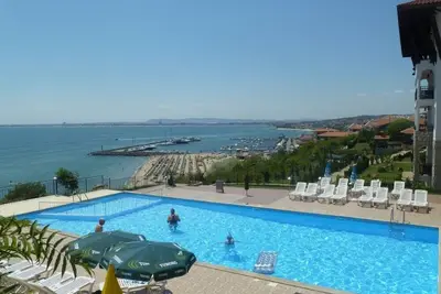 Image de Appartement Lazur au 3ème étage avec vue sur la piscine (demander pour plus de détails).