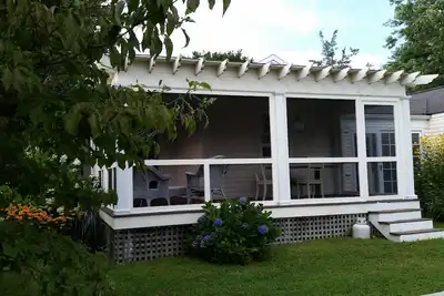 Image de Escapade de Charme Cottage, à 5 minutes à l'est de Bellport Village