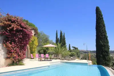 Image de Villa contemporaine, vue mer et piscine à débordement proche Saint-Paul de Vence