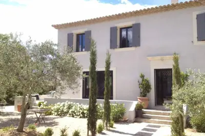 Image de Maison contemporaine avec piscine sans vis à vis en Luberon