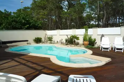 Image de Près de la plage, très central et confortable avec belle piscine