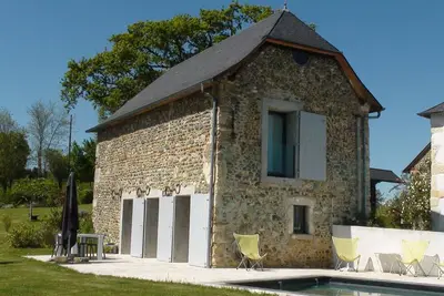 Image de Gîte classé 4 étoiles Nn, avec piscine, dans une ancienne ferme béarnaise