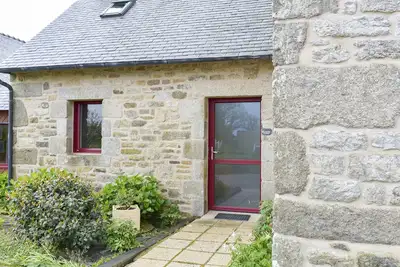 Image de Gîte 6 pers. accès personnes à mobilité réduite avec piscine.