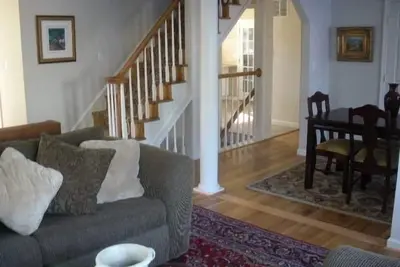 Image de Totalement rénovées et joliment décorées à Falls Church