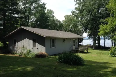 Image de Couchers de soleil impressionnants à Champlain Island Lakeside Cottage
