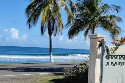 Image de Front de mer avec réservoir d'eau réservé, générateur et portail électrique avec signal sonore