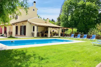 Image de Belle villa spacieuse avec piscine privée près des grandes plages et de la ville de Corfou