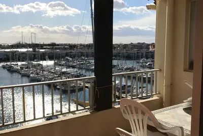 Image de appartement 45m2 donnant sur le port du cap d agde