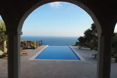 Image de Villa Kaya Mesudiye - Une maison de campagne avec vue imprenable sur la mer