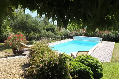 Image de Maison de famille avec beau jardin, à 5 minutes à pied d´un village réputé