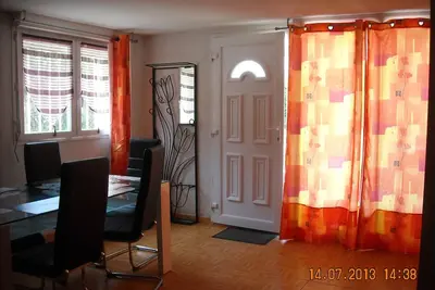 Image de appartement meublé avec piscine