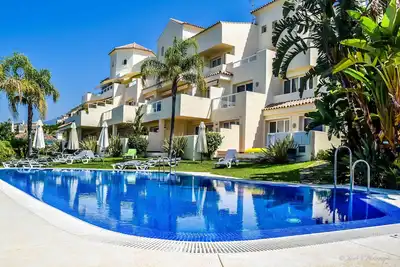 Image de Appartement haut de gamme neuf. Vue magnifique. Piscines int et ext