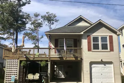 Image de Confortable trois chambres, deux bains, moins de 1k / semaine en été!