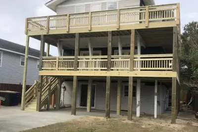Image de Cottage familial avec w / Ocean Views. LifeGuarded Beach à l'accès.