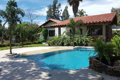 Image de Beach Community Cottage - À pied de la belle plage de Coronado! Profitez de la nouvelle piscine!