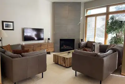 Image de Condo contemporaines minutes du village - 3 chambres chacune avec salle de bains privée