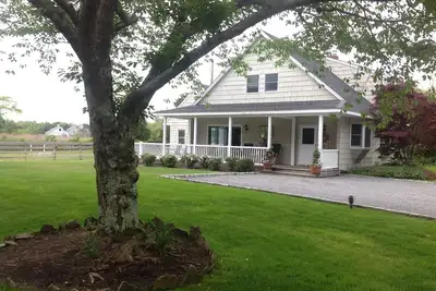 Image de Bienvenue à la maison * Belle maison d'hôtes Horse Estate sur l'eau près de la plage