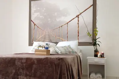 Image de Condo central convivial avec piscine, télévision par câble, Internet, près de tout!