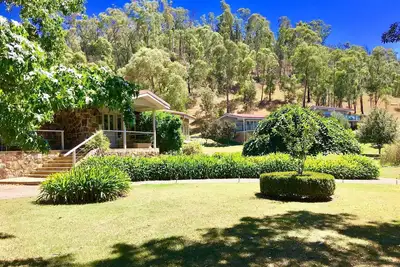 Image de Hébergement de groupe et de mariage pouvant accueillir jusqu'à 17 personnes