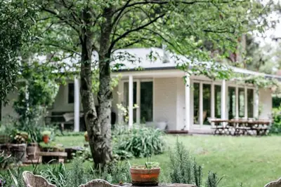 Image de Belle grande maison et jardin au coeur de Trentham