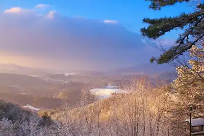 Image de Vues fabuleuses, Mt très privé, véranda filtrée, terrasse ouverte, à 2 miles de la ville!