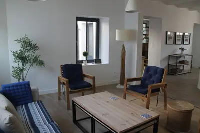 Image de Maison de caractère en centre ville proximité commerces et plage