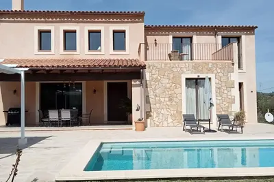 Image de Maison de campagne calme avec piscine,