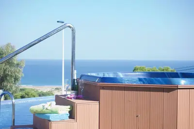 Image de Nova Beach Appartement de luxe, jacuzzi, piscine CHAUFFÉE