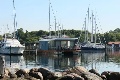 Image de Luxueuse maison de vacances flottante Fjord de Flensburg / péniche \"Fjordblik\"