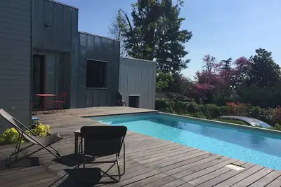 Image de Villa contemporaine piscine privée 4, 5 X 8. Farniente détente et proximité Lyon