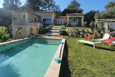 Image de Superbe villa avec piscine entre gard et ardeche Ă 30 min Avignon.