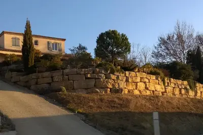 Image de villa individuelle avec Spa et vue imprenable sur les Pyrénées. <br><br><br>