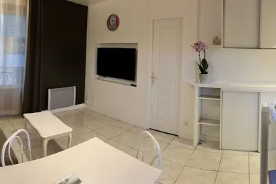 Image de chambre Ă louer avec cuisine et salle d'eau